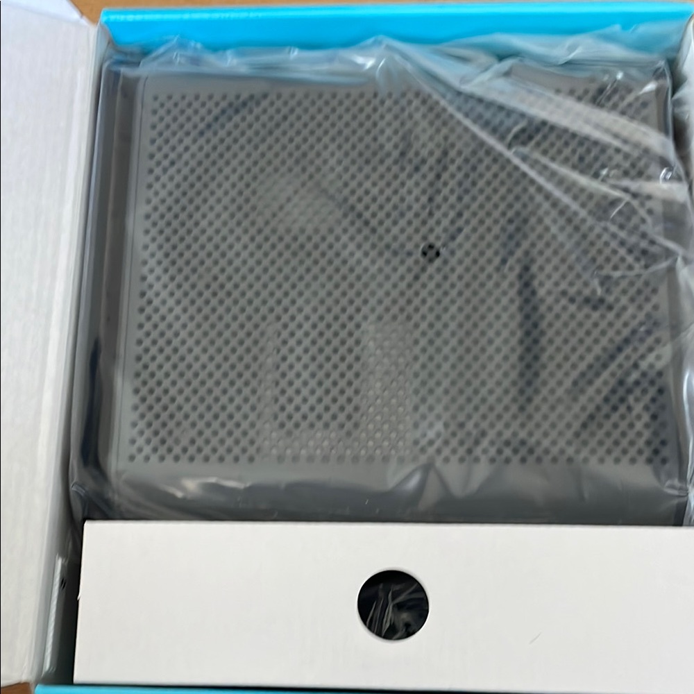 Motorola Black Cable Modem Plus AC1600 WiFi Router - Picture 5 of 5